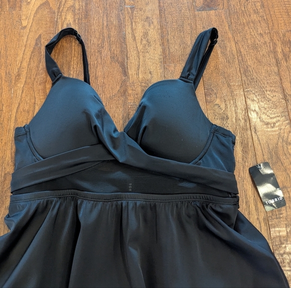 Torrid Underwire Wrap Front Swim Dress  Black Size 0x C/D NWT - Picture 9 of 17